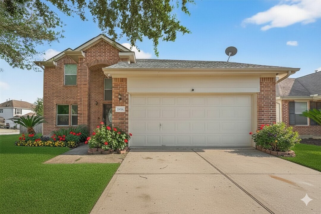 5454 Cilantro Ln in Baytown, TX - Building Photo