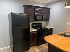 905 W 3rd St in Pittsburg, KS - Building Photo - Building Photo