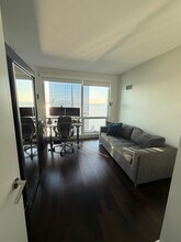 77 HUDSON St, Unit 3109 in Jersey City, NJ - Foto de edificio - Building Photo