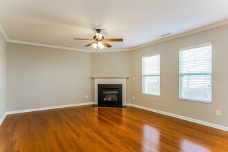 167 Woodcreek Ln in Clayton, NC - Foto de edificio - Building Photo