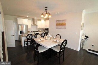 43197 Mongold Square in Ashburn, VA - Foto de edificio - Building Photo