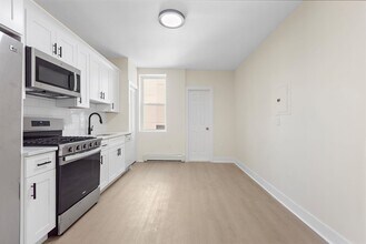 349 Grove St in Jersey City, NJ - Building Photo - Building Photo