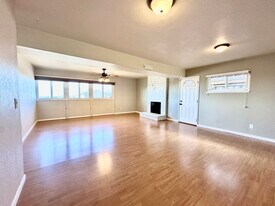 166 Rishell Drive, Unit Studio in Oakland, CA - Building Photo