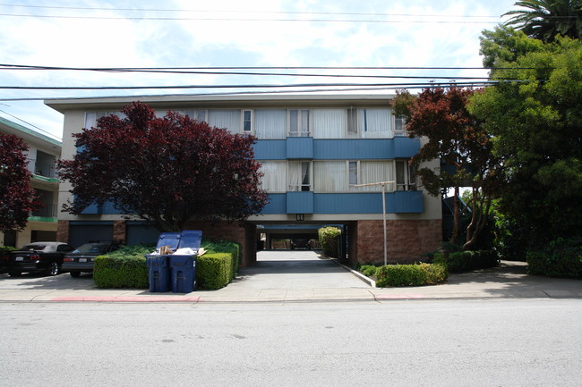 66 East Thirty-Ninth in San Mateo, CA - Foto de edificio - Building Photo