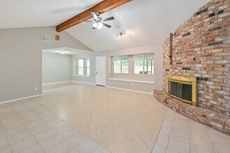 8703 Saratoga Forest Dr in Houston, TX - Building Photo - Building Photo