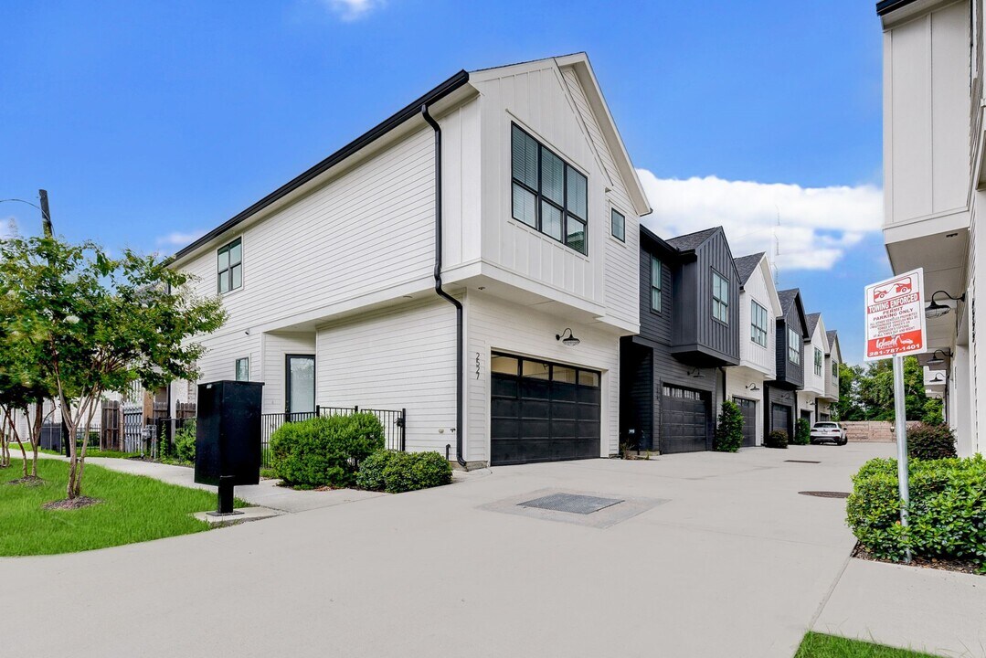 2611 Judiway St in Houston, TX - Building Photo