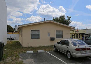 3256 NE 11th Ave in Fort Lauderdale, FL - Foto de edificio - Building Photo