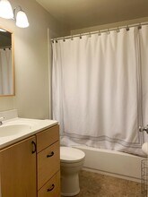 7002 S 128th St in Seattle, WA - Building Photo - Building Photo