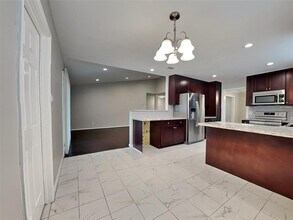 8127 Twin Hills Dr in Houston, TX - Building Photo - Building Photo