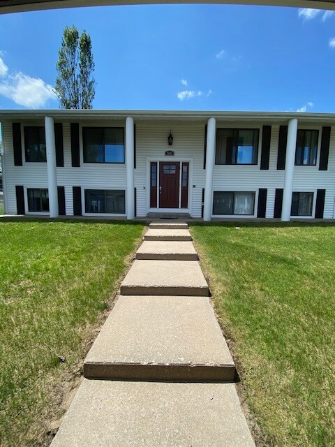 3839 Silver Lake Rd in Traverse City, MI - Building Photo