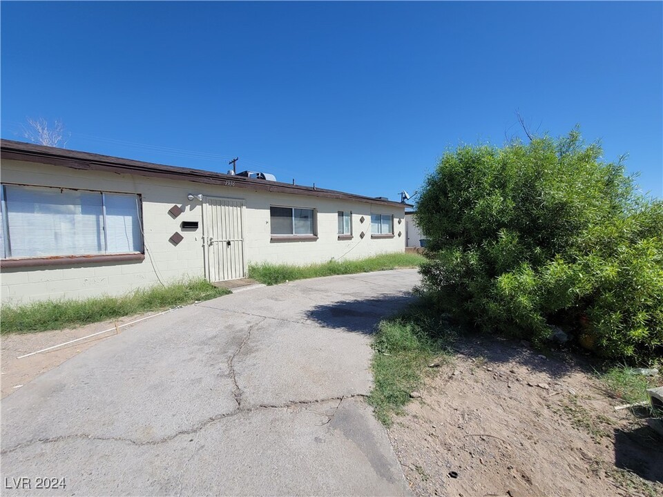 1936 Lawry Ave in North Las Vegas, NV - Foto de edificio