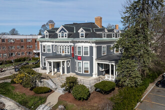 Merrill Hall in Worcester, MA - Foto de edificio - Building Photo