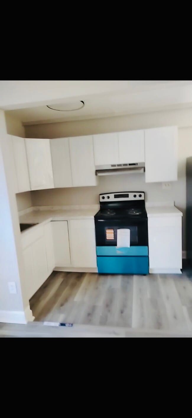 property at 623 W 28th St
