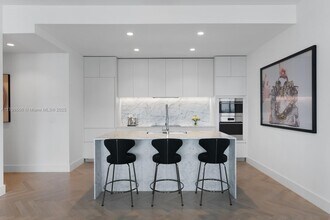 5775 Collins Ave in Miami Beach, FL - Building Photo - Building Photo
