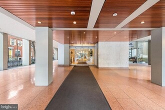 224 W Rittenhouse Sq, Unit 1717 in Philadelphia, PA - Building Photo - Building Photo