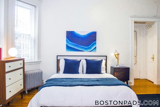 121 Park Dr in Boston, MA - Building Photo - Building Photo