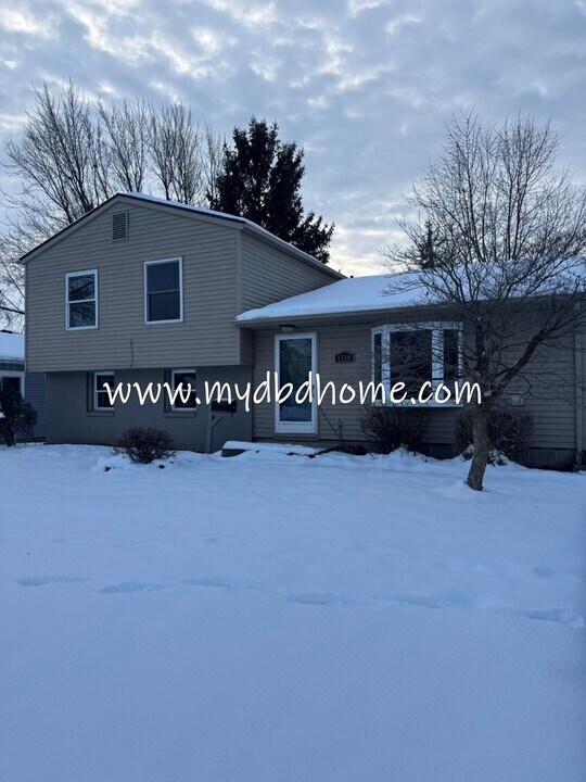 1350 Bethany Ln in Fort Wayne, IN - Building Photo