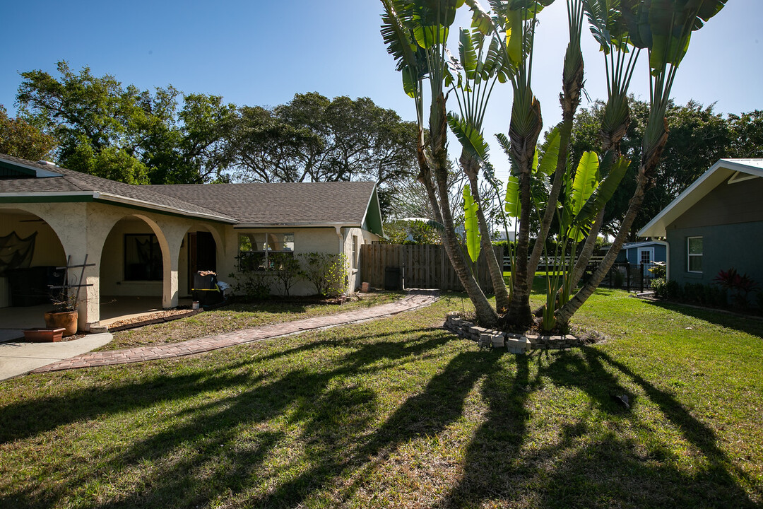 4413 99th St W, Unit B side in Bradenton, FL - Building Photo