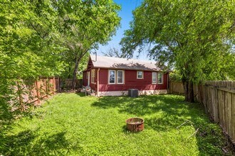 2804 Breeze Terrace in Austin, TX - Building Photo - Building Photo