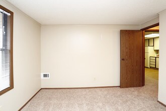 Dogwood Glen in Indianapolis, IN - Building Photo - Interior Photo