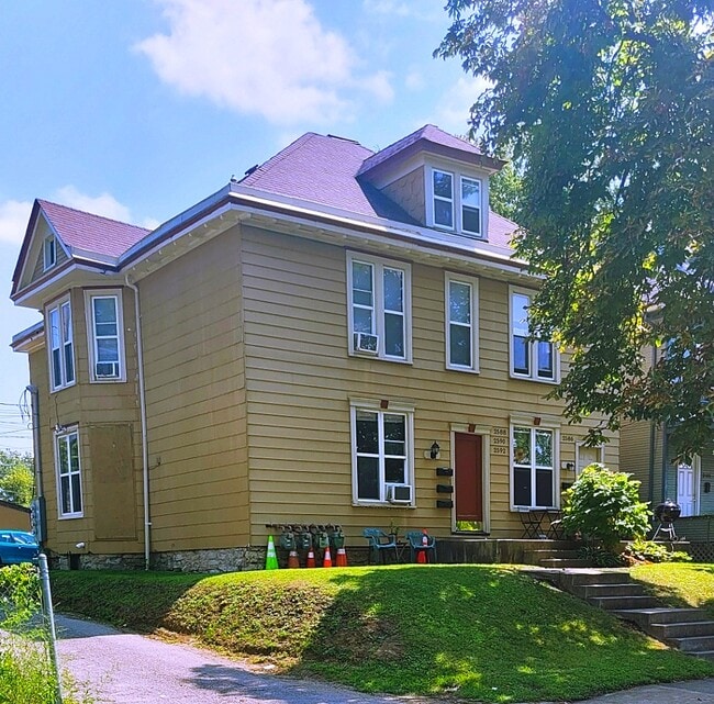 2590 East Ave, Unit 2590