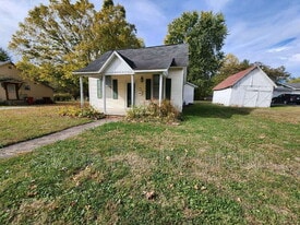 706 N Erie St in Rockville, IN - Building Photo