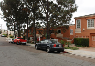 2920-2930 Columbia St in San Diego, CA - Foto de edificio - Building Photo