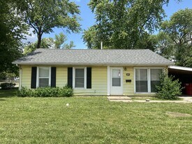 1506 W Bradley Ave in Champaign, IL - Building Photo