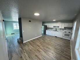 2404 N 7th St in Bismarck, ND - Building Photo