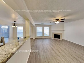 111 Riverbreeze Ct in Dickinson, TX - Foto de edificio - Building Photo