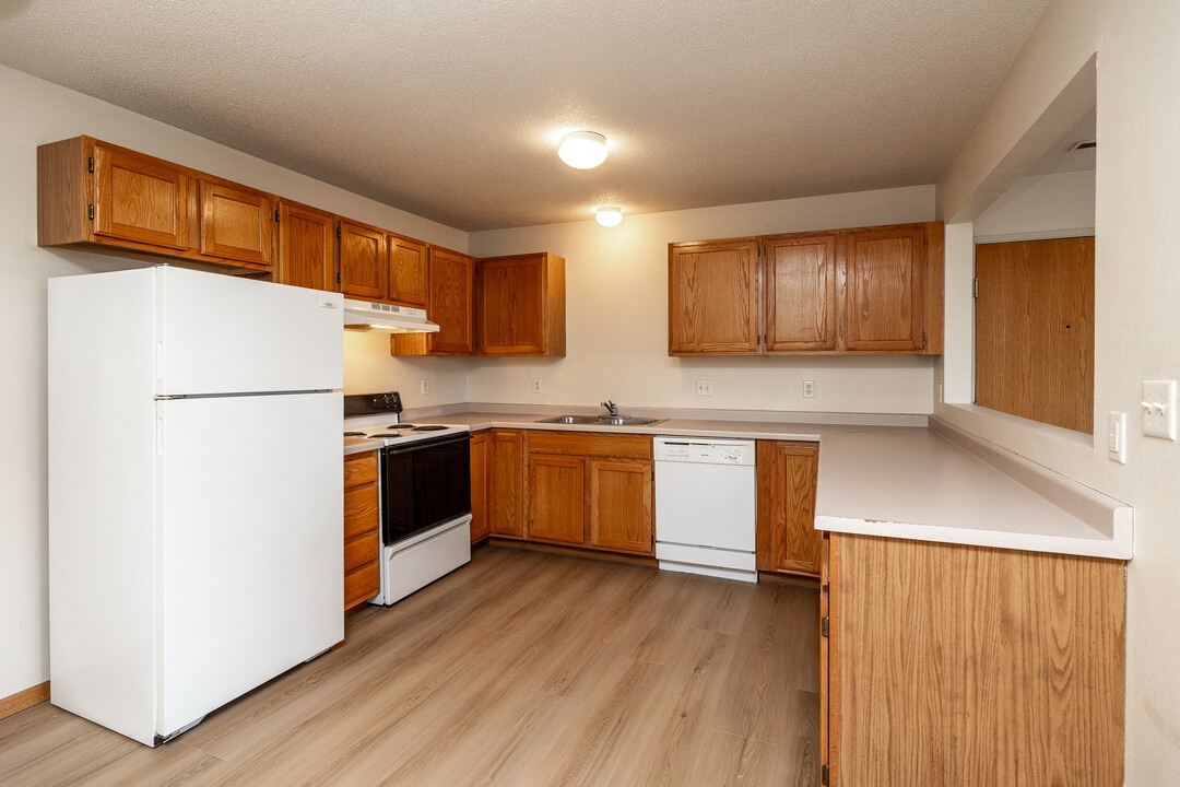 Campus Court Apartments in Cedar Falls, IA - Foto de edificio