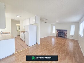 8337 Sutter Buttes Way in Sacramento, CA - Building Photo - Building Photo