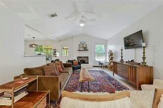 2301 Village Cir in Austin, TX - Building Photo - Building Photo