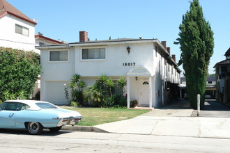 15017 Dickens St in Sherman Oaks, CA - Building Photo - Building Photo