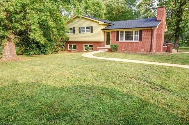 318 Collinwood Dr in Burlington, NC - Building Photo - Building Photo