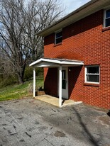 1724 Old Haywood Rd in Asheville, NC - Foto de edificio - Building Photo