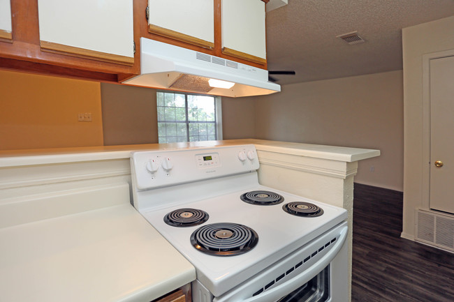 Eagle Crest Apartments in Waco, TX - Building Photo - Interior Photo