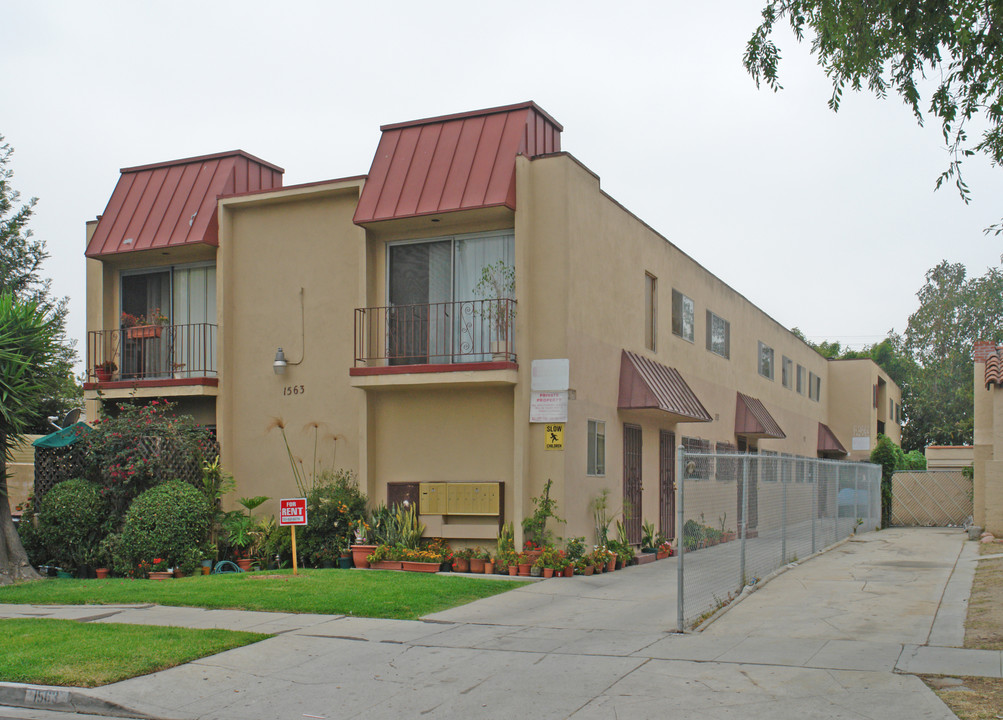 1563 S Point View St in Los Angeles, CA - Foto de edificio