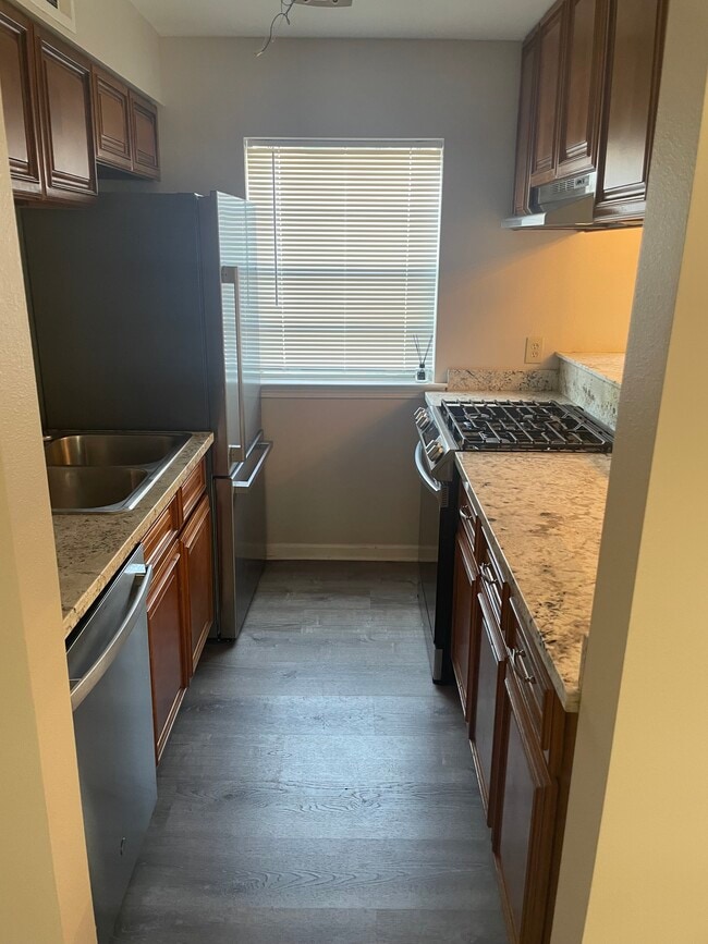 1325 Lake Ave, Unit B