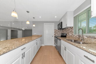 5823 22nd St W in Bradenton, FL - Building Photo - Building Photo