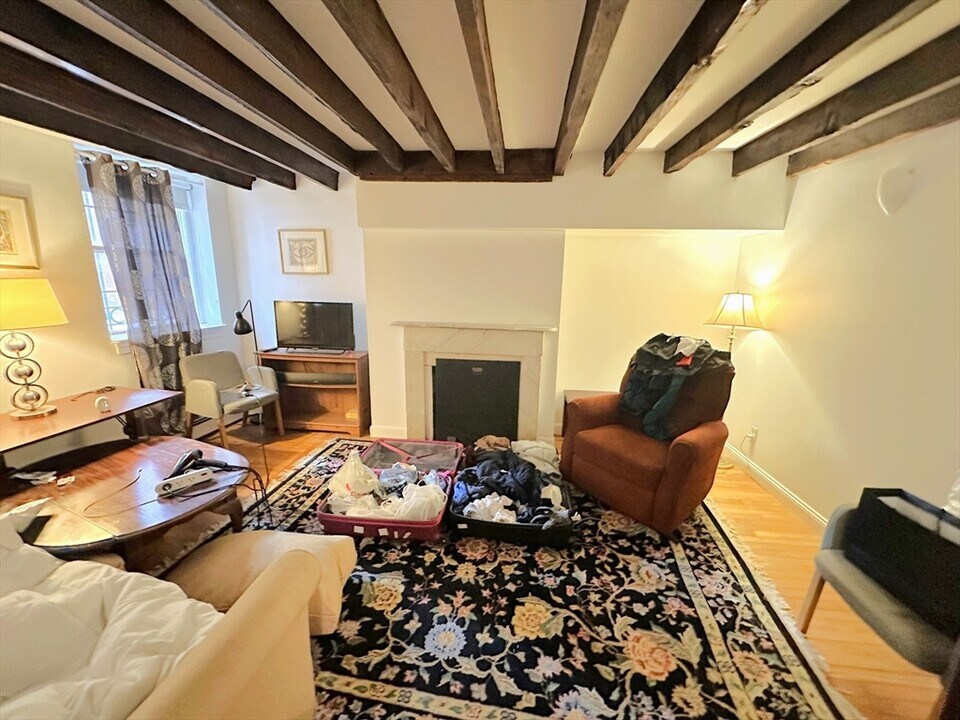 85 Revere St in Boston, MA - Building Photo