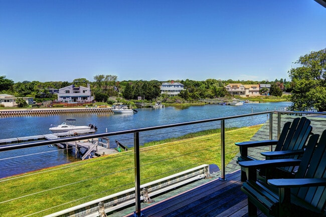 property at 3 Middle Pond Ln