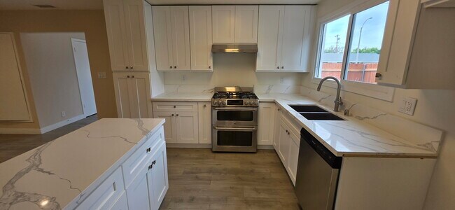 23300 Welby Way in West Hills, CA - Building Photo - Building Photo