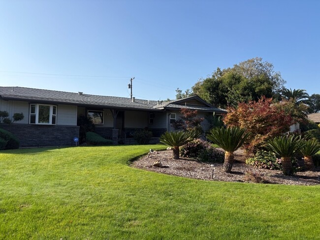 141 W Twain Ave in Fresno, CA - Building Photo - Building Photo