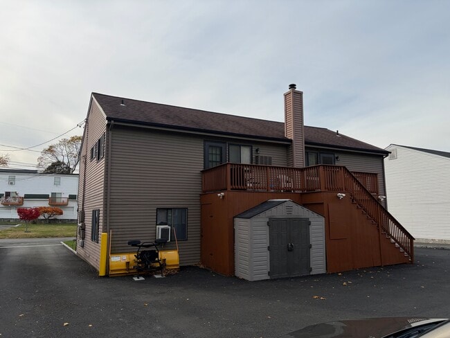 3 Bergh St, Unit 3 in Danbury, CT - Foto de edificio - Building Photo