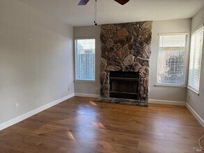 861 Sonnet Dr in Vacaville, CA - Building Photo - Building Photo