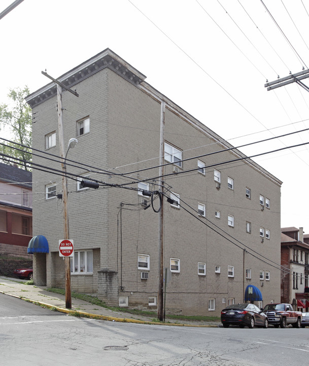 221 Center Ave in Pitcairn, PA - Building Photo