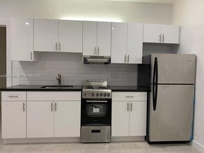 319 W 28th St in Miami Beach, FL - Building Photo - Building Photo