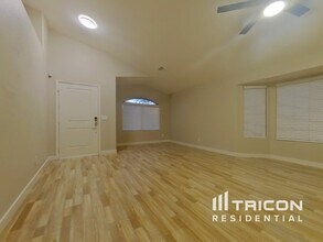 350 N 152nd Dr in Goodyear, AZ - Foto de edificio - Building Photo