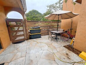 8007 NW 71st Ct in Tamarac, FL - Building Photo - Building Photo